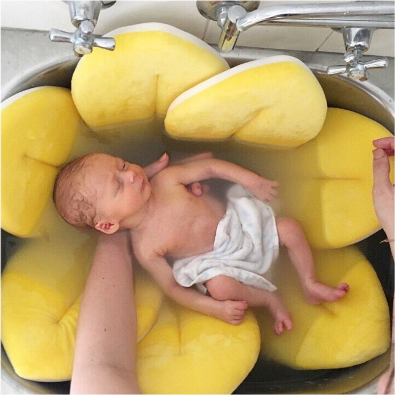 Baby Products For Bathing - منتجات العناية بالأطفال حوص استحمام للأطفال/وسائد
